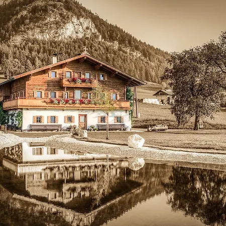 Narzenhof Wellness Chalets, Familien & Luxus Am Bauernhof Apartment *