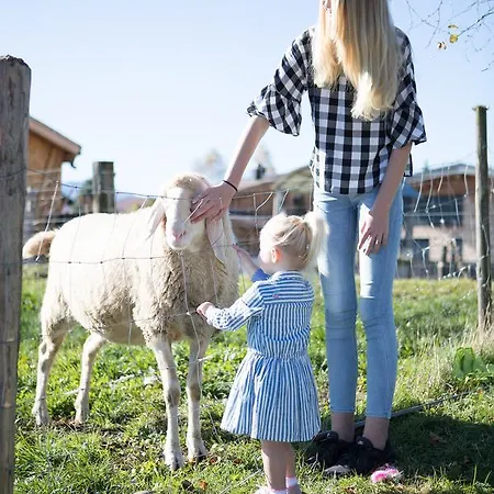 Narzenhof Wellness Chalets, Familien & Luxus Am Bauernhof *